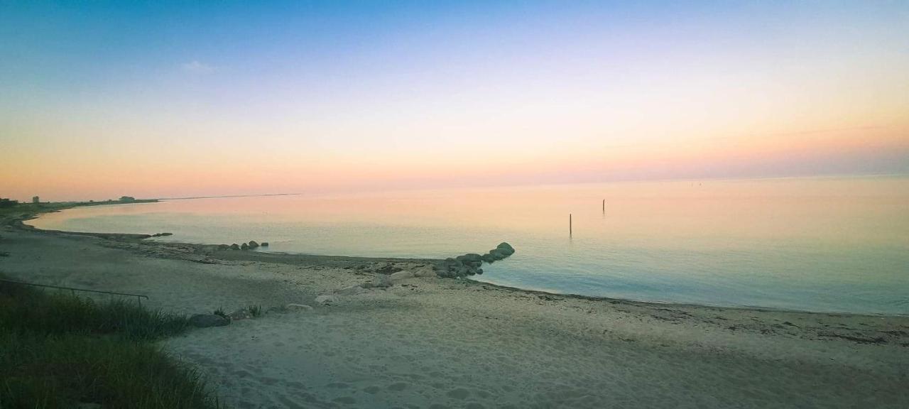 Ostseestrandhuus, Einzigartige Seelage โกรสเซนโบรเดอ ภายนอก รูปภาพ
